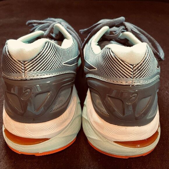 Excellent condition ASICS GEL NIMBUS 19 Womens 8 US 39.5 EUR Grey Seafoam Green - Picture 4 of 9